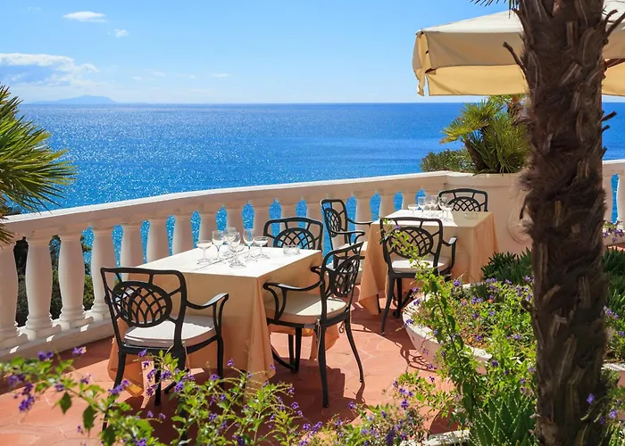 Grand Le RocceAlbergo